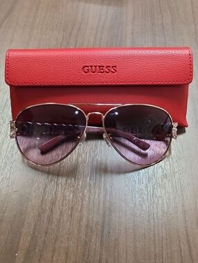 GUESS Rose-Tinted Aviator Sunglasses with Gold Frame and Red Case